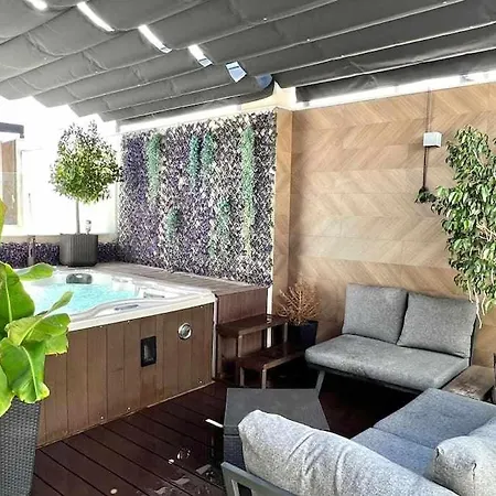 Elegant Duplex 3 Master Bedrooms And Private Seville Exterior photo