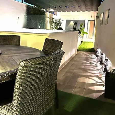 Elegant Duplex 3 Master Bedrooms And Private Seville Exterior photo