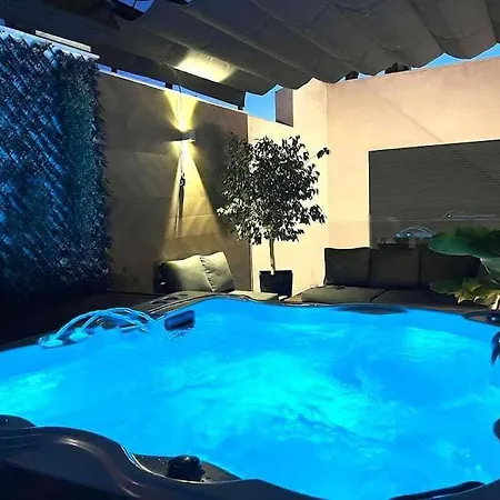 Elegant Duplex 3 Master Bedrooms And Private Seville Exterior photo