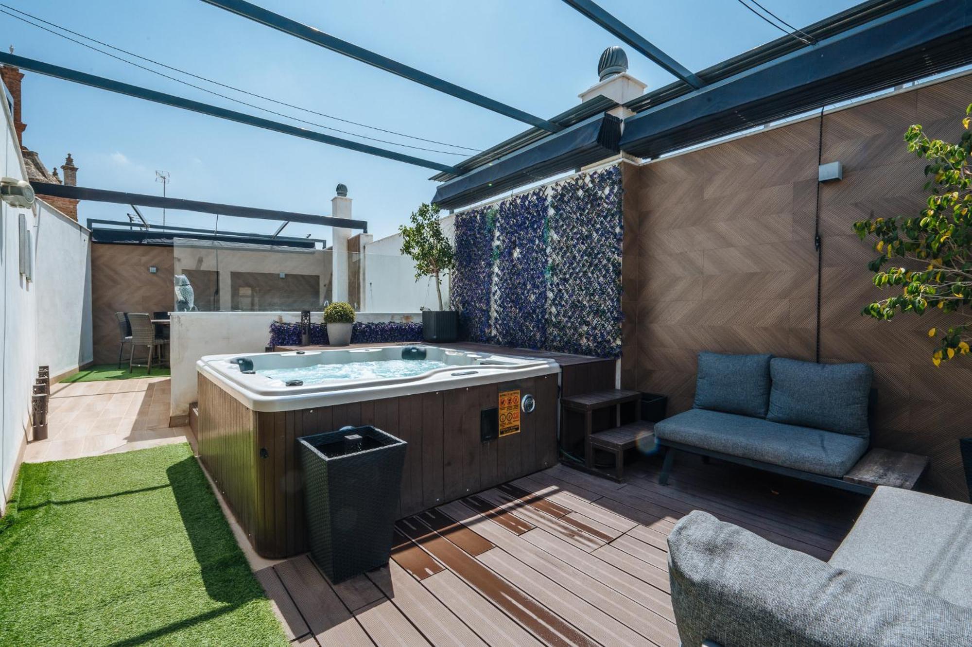Elegant Duplex 3 Master Bedrooms And Private Apartment Seville