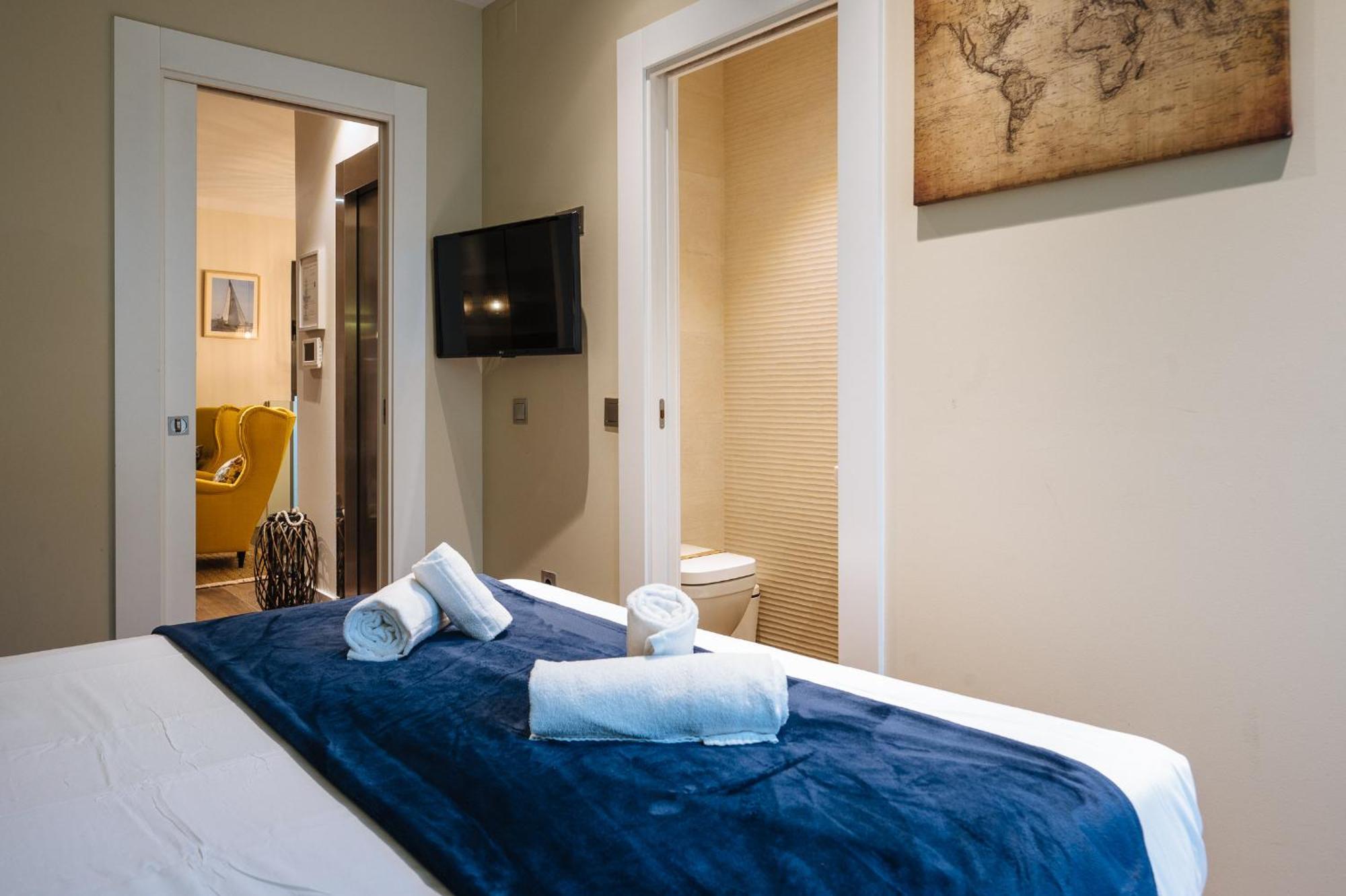 Elegant Duplex 3 Master Bedrooms And Private Apartment *